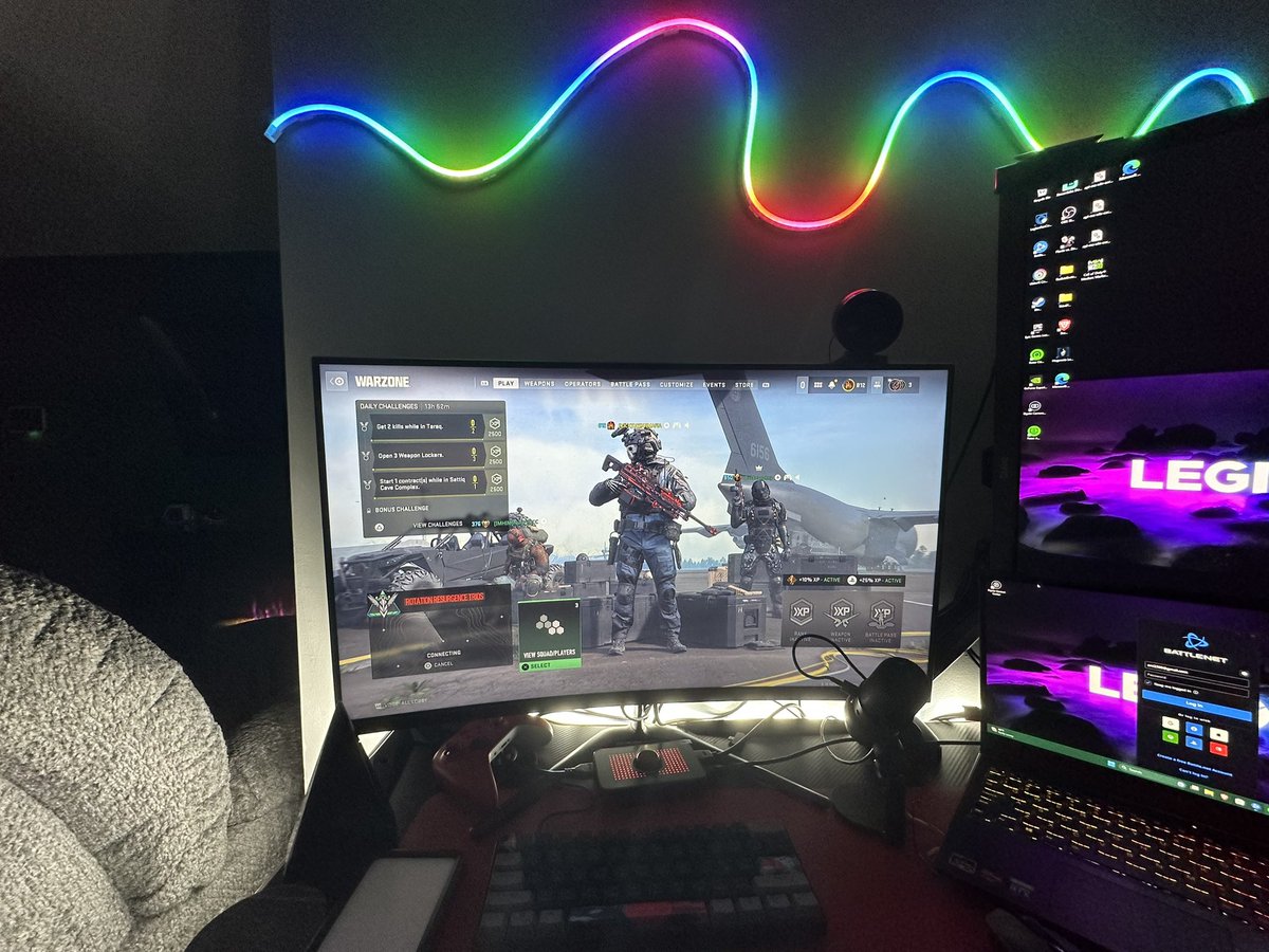 Anyone else just getting the connecting screen on Warzone rn too?

#Warzone2