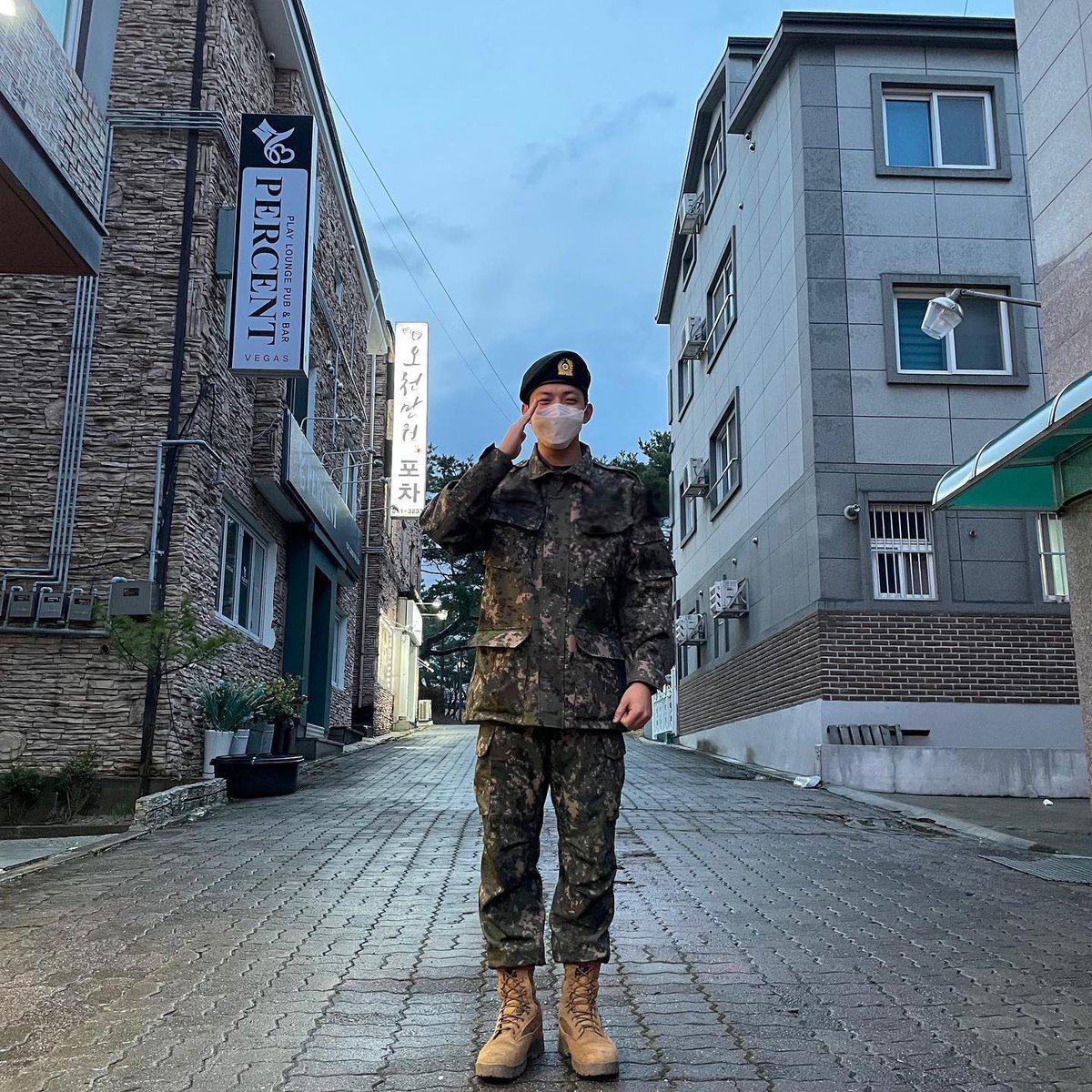 세계최고개짱천재강아지드러머 도운아
고생 많았고 전역 진짜 축하해요 !!!!!

전역 기념으로 #RT 추첨 한 분께 귀여운 강아지 경고문 폰케이스를 보내드립니다 ♡

당첨자는 다음날에 발표 🥁
(국내 거주자 한정, 비계 참여 불가)