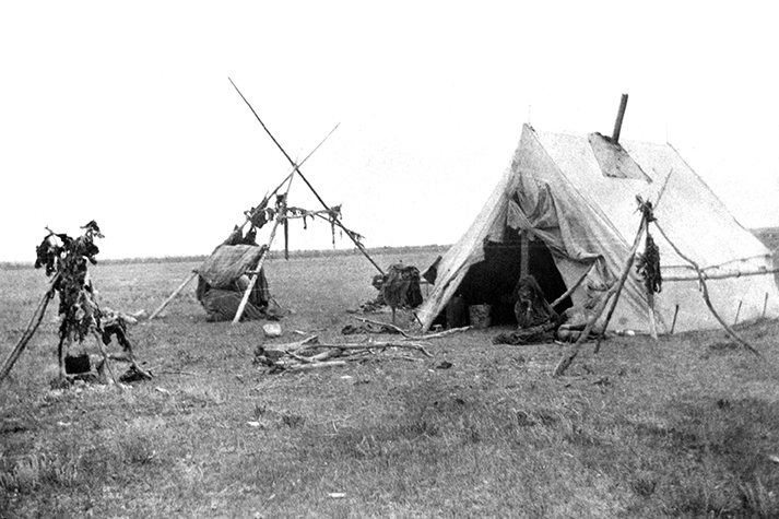 sa_pioneers's tweet image. Drying meat, Blackfoot (#Siksika) reserve  1900 #ABhistory
