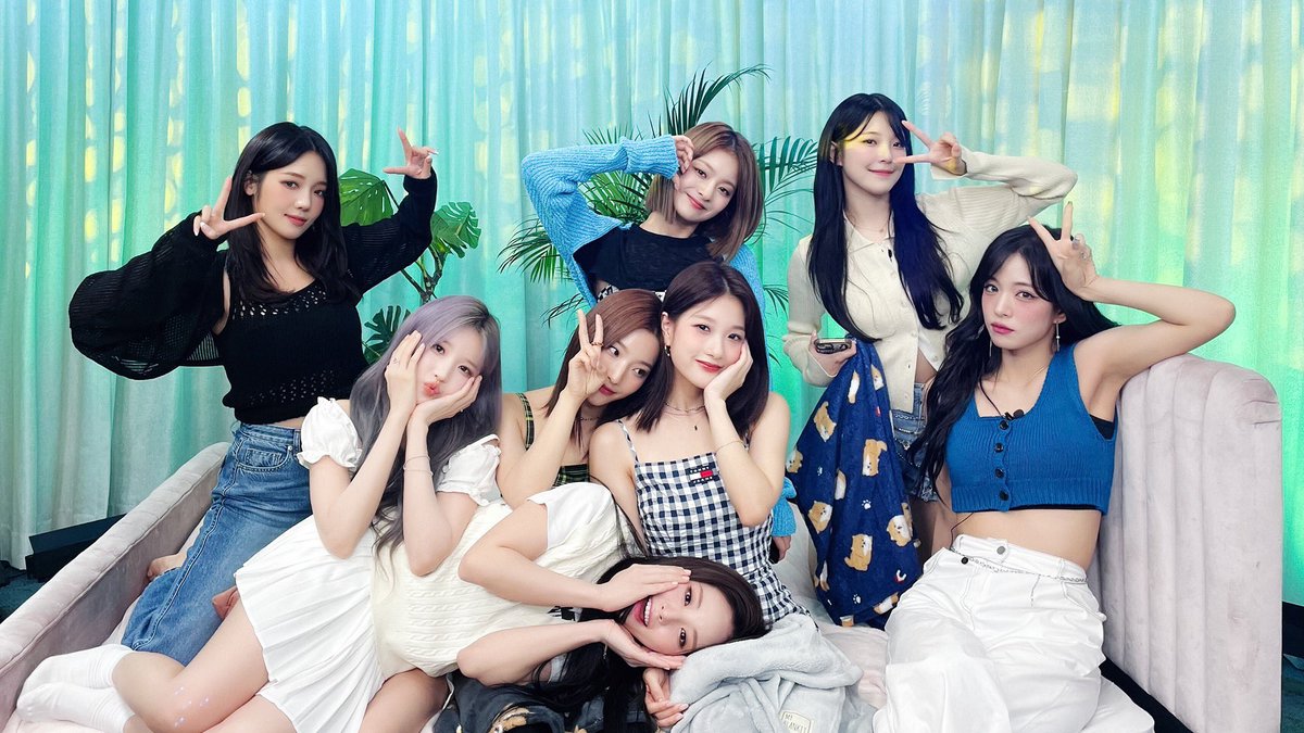 jimeganwon's tweet photo. Thank you for making our days A WHOLE LOT BETTER! fromis_9, flover, forever! 🍀🤙🏼

#2000DaysWithfromis_9
#프롬이와_2000일의_눈맞춤 https://t.co/Lj05zrOa5X