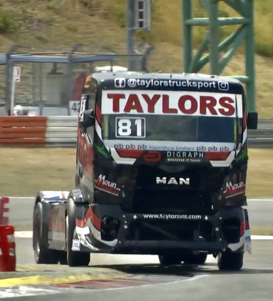 taylorstruckspt's tweet photo. Row 5 for Race 3 at 16:55 today🏁
Great Qualifying/Super Pole session to finish 10th🏁
Great driving and only 3 seconds off pole🏁🏁
Here’s a few images from that superb session🏁🏁🏁
#Goodyear #Europe #KRONE #WeLoveTruckRacing #truckracing #ETRC #FIAETRC #taylorstrucksportracing https://t.co/BbZAgRGGYn