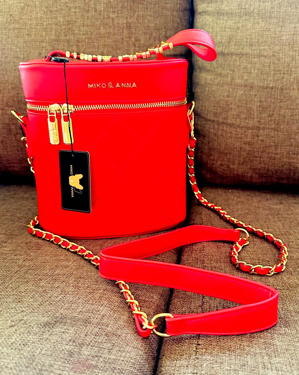 SparklinBeee's tweet photo. Ordered this beautiful handbag about 2 weeks ago for my birthday… it arrived 2 days ago #FromMeToMyself #JulyBabe 🎁🎂🎉🎉🥰🥰 https://t.co/M3lQNQvynt