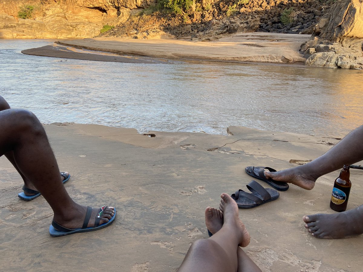 missSuesay's tweet photo. Chilling on the banks of Ewaso Nyiro #pointandgobeynd https://t.co/gegh4uiDKe