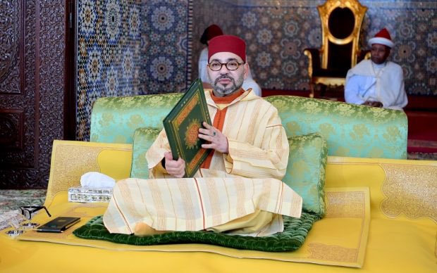 abdelhaksnaibi's tweet photo. شي وحدين حتى هاد الجلسة مايقدوش عليها بلا ما تهدرو ليهم على لحكام..
يربع رجليه والله لا قدر يردهم.. يبقى ��ما معقود 😁
#ملكنا_خط_احمر https://t.co/eNRyr78RPN
