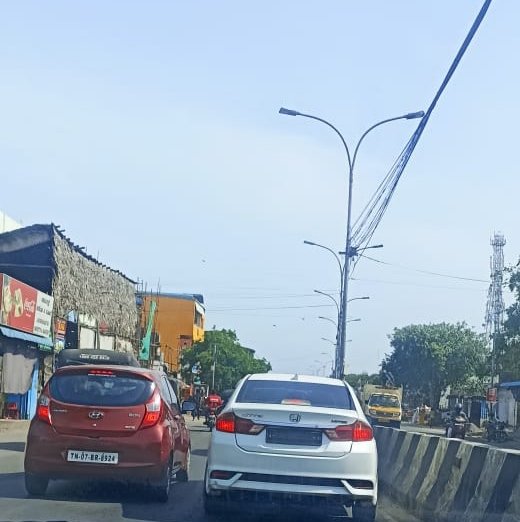 jayaramcit's tweet photo. @ChennaiTraffic this car has obscured it's rear number plate. I have got it's from from front but I'm not able click it.
It is TN 13 M 0909 https://t.co/ArECmen0UU