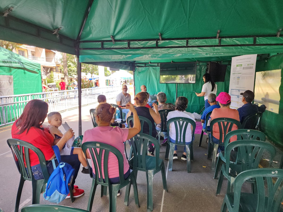 EPMestamosahi's tweet photo. En nuestra carpa de Educación al Cliente, durante el #DiaDelCliente EPM, en el barrio Castilla, podrás aprender cómo leer e interpretar tu factura de servicios públicos.
#EstamosAhí https://t.co/xFGlWLE9te