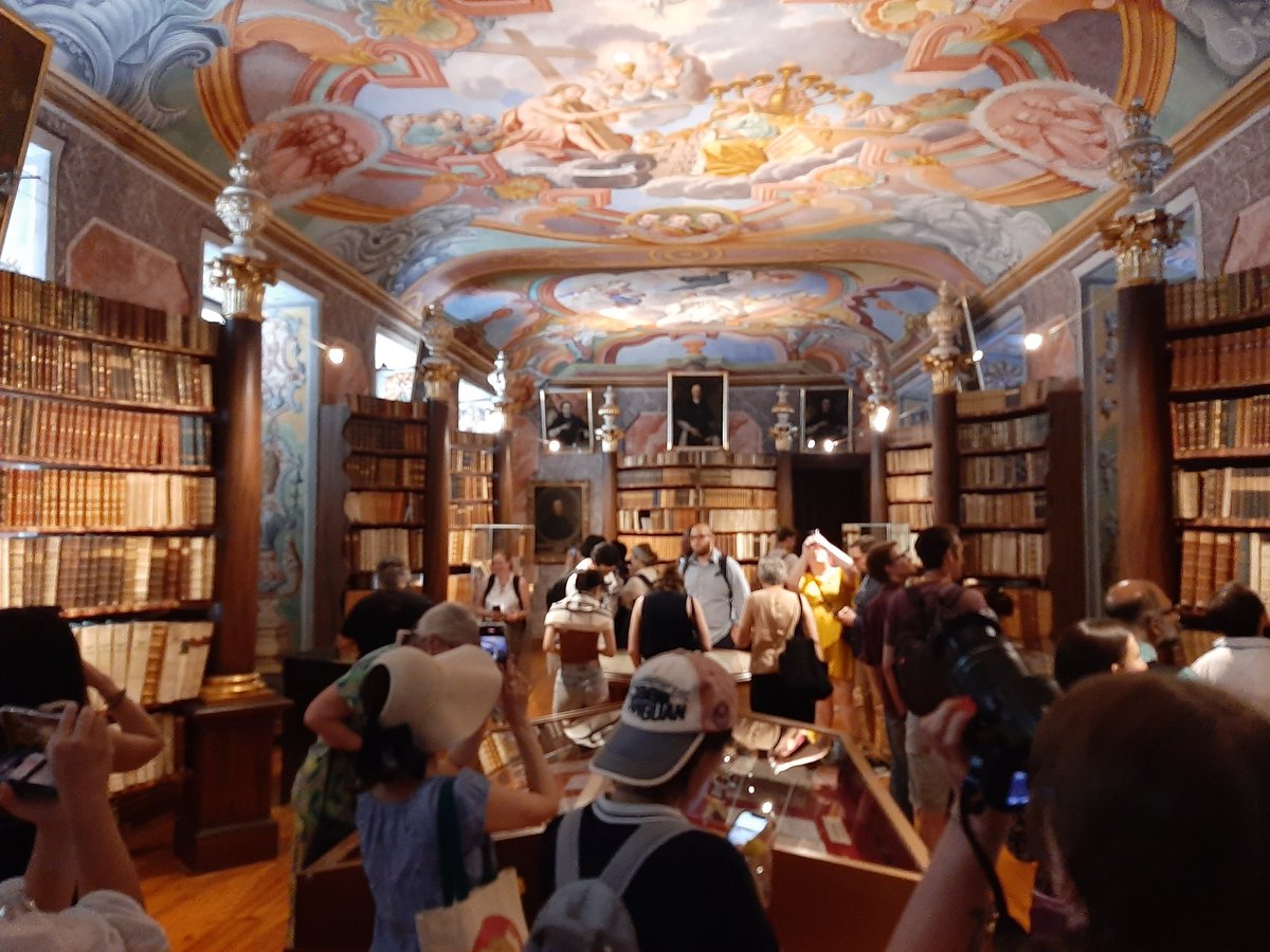 Second Abbey of the day on @DH2023Graz trip: we visited Rein Abbey, the oldest Cistercercian Abbey still active, with its Baroque Church and (smaller) library #DH2023