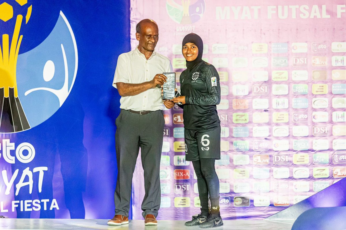 IbreyNaseem's tweet photo. "އެސް  ޓީ  އޯ މިޔަޓް  ފުޓްސަލް  ފިއަސްޓާ  2023"  ކ.  ތުލުސްދޫ، 
އަންހެން  އަދި  ފިރެހެން ޗެމްޕިއަން  ޓީމަށާއި  ރަނަރަޕް  ޓީމަށް، އަދި  ވަނަ ވަނަ  އަށް  ހޮވުނު  ކުޅުންތެރިންނަށް،  ވަކީން  ހާއްސަ  ކޮށް  މުބާރާތުގެ  ކިންގް ޒައިން  އަށާއި  ކުއީން ސާލިޔާ  އަށް މަރުޙަބާ! https://t.co/uKXBeunCY7