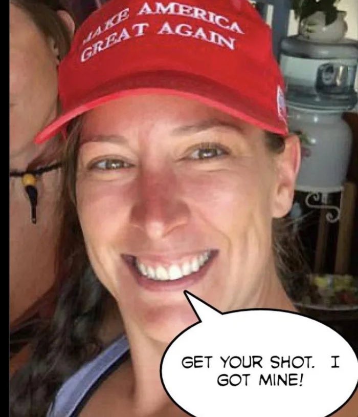 Men Looking at Women Looking at Social Media tweet media