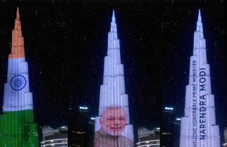 BeingArun28's tweet photo. प्रधानमंत्री मोदी जी के UAE पहुँचने पर बुर्ज खलीफा पर दिखा भारत का तिरंगा 🙏🇮🇳 https://t.co/1rqQ5v4tJ0