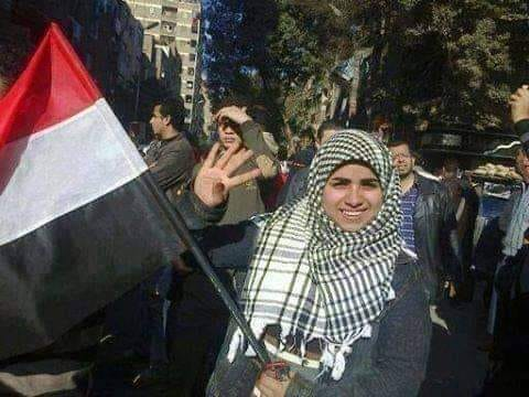 استشهدت #ايمان_احمد_متولي 18 عام بالرصاص والخرطوش أثناء مسيرة في الذكرى الاولى لمذبحة #رابعة ٢٠١٤. رفض الأمن خروجها من المشرحة لمدة 4 ايام، ثم تم نقلها لقرية #البواردية #الشرقية وتجمع الأهالي ورفضوا دفنها في القرية وضربوها في النعش وارادوا رمي الجثمان في الترعه.
#وما_كان_ربك_نسيا