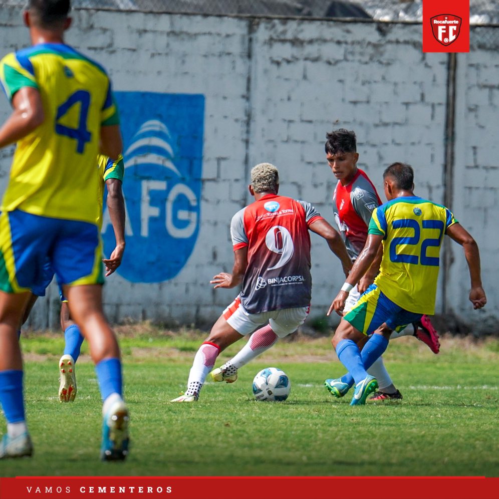 Rocafuerte_fc_'s tweet photo. Ya se juega en el Estadio Alejandro Ponce Noboa 🔜

#CAS 0️⃣ - 0️⃣ #RocafuerteFC

#VamosCementeros https://t.co/ADtA86nmk4