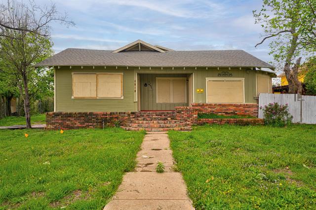 This 3 BD/ 2 BA in Fort Worth MUST be seen. Call, text or direct message me for more info!  cpix.me/l/173687847