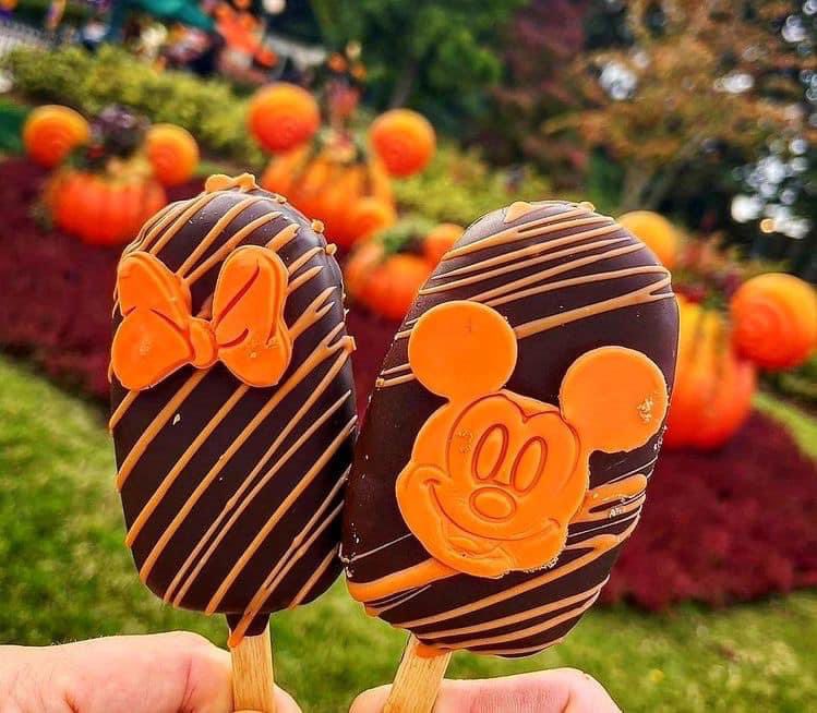 aperfectpumpkin's tweet photo. Halloween food at Disney Land 🧡 https://t.co/nn3PbzuKIh