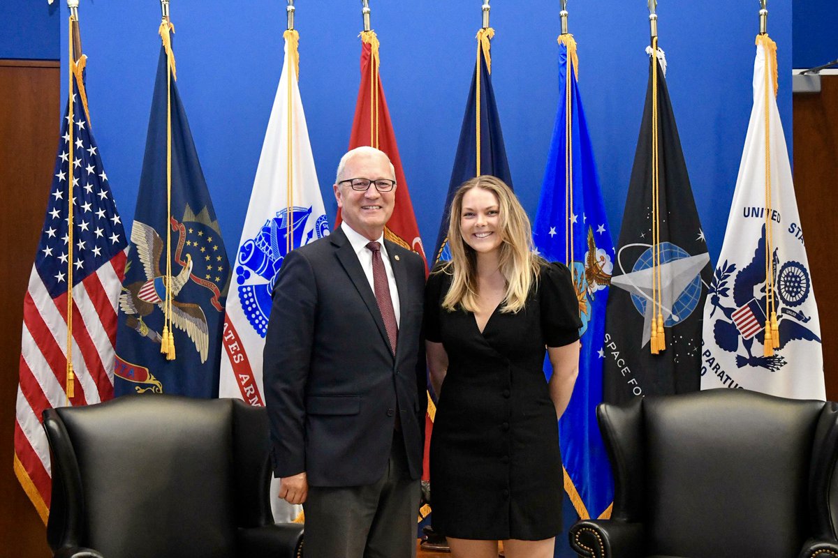 MorganBenth's tweet image. So grateful for my time in the Senate and with @SenKevinCramer 

Learned so much, made amazing Hill friends, shook Justice Brown Jackson’s hand, went down to the southern border, and took tons of pictures of people way more important than me. I’ll never forget it.
