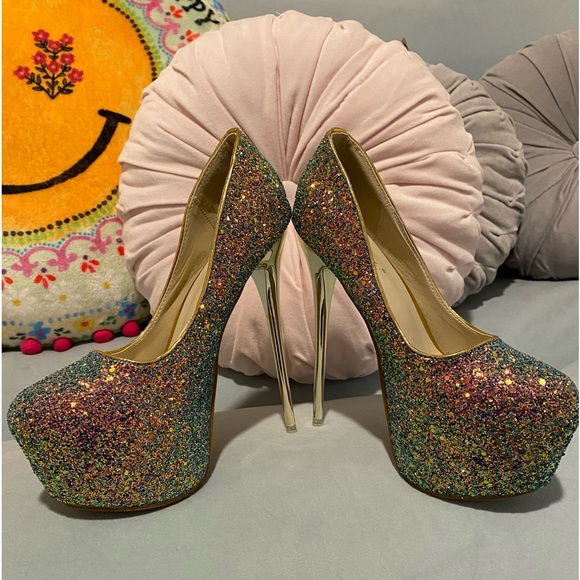 KCopying's tweet photo. So good I had to share! Check out all the items I'm loving on @Poshmarkapp #poshmark #fashion #style #shopmycloset: https://t.co/yd9woxKkCj https://t.co/F95Vd6q0W1