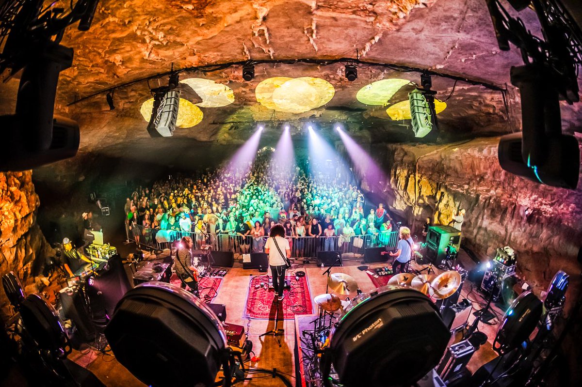 With his unique vision and creative genius, Manny used just 6 units of the IVL Photon to create a concert experience like no other.The IVL Photon's decorative output was an absolute game-changer, allowing him to create the surprise. [...]

Credit photo : @keithgriner_photo