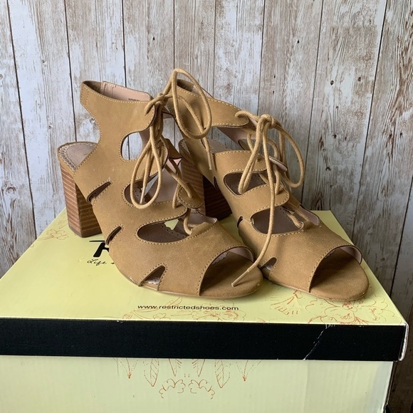 daboobieriles's tweet photo. So good I had to share! Check out all the items I'm loving on @Poshmarkapp #poshmark #fashion #style #shopmycloset #restricted #marcfisher #frenchblu: https://t.co/yhYll4EvnW https://t.co/frtUesMfux