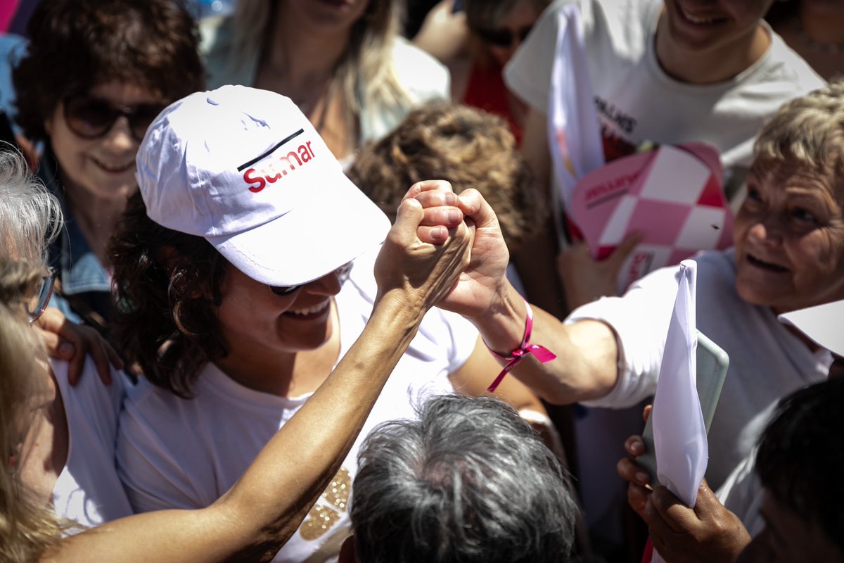 Yolanda_Diaz_'s tweet photo. Eskerrik asko Gasteiz 😍

Este 23J queremos un país mejor, un país orgulloso de su plurinacionalidad y diversidad. 

Salimos a ganar. #EsPorTi https://t.co/mNSJcHAPVM