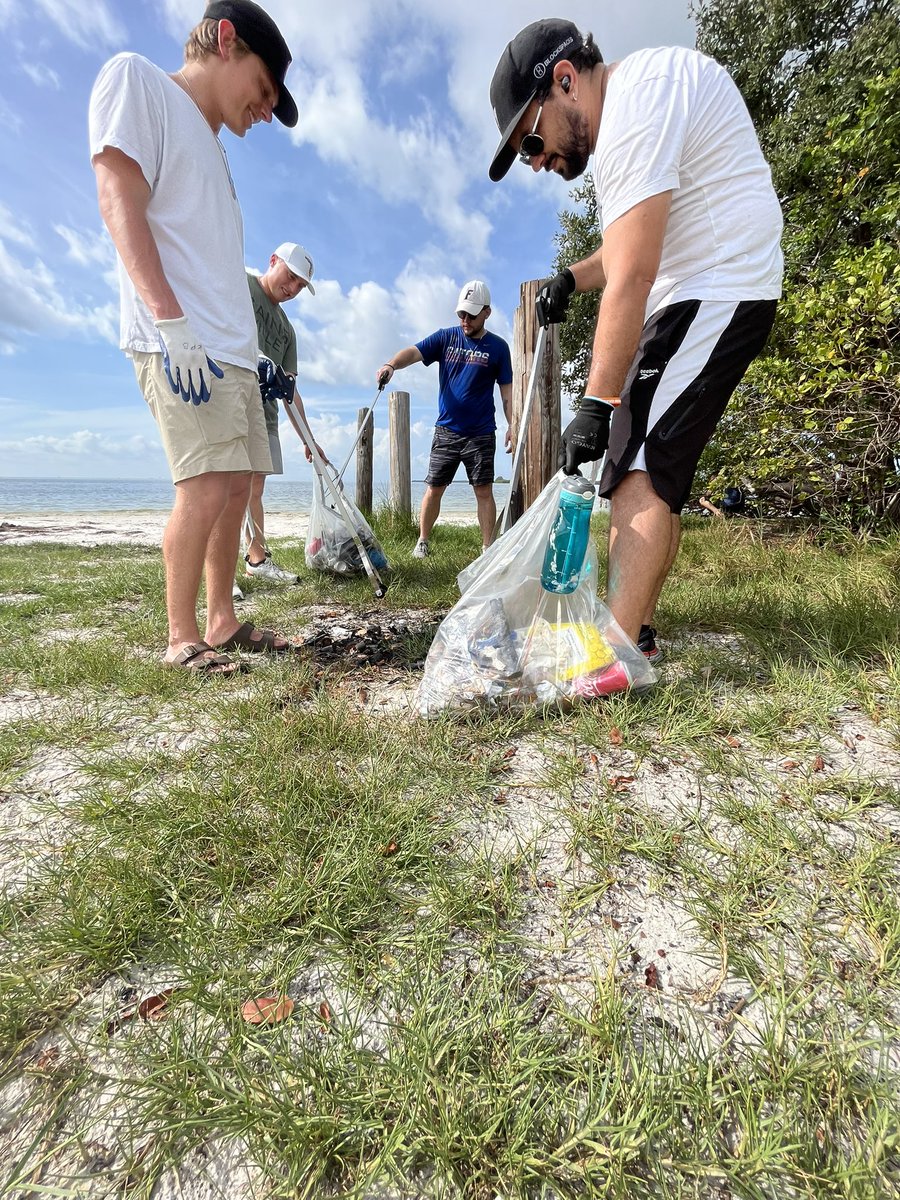 bitcoinbaytpa's tweet photo. We spent the morning helping out @KeepPinellas cleaning up the beaches by the Gandy Bridge.
Just doing our part!
Thank you to everyone who showed up! Lead your community by example!π§‘π§‘π§‘ #bitcoinbay #Bitcoin https://t.co/t0AgMRBLBs