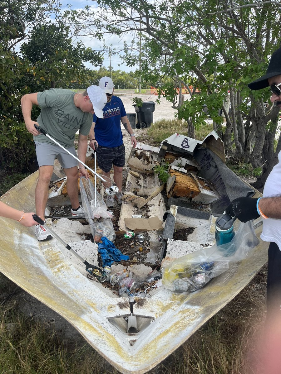 bitcoinbaytpa's tweet photo. We spent the morning helping out @KeepPinellas cleaning up the beaches by the Gandy Bridge.
Just doing our part!
Thank you to everyone who showed up! Lead your community by example!π§‘π§‘π§‘ #bitcoinbay #Bitcoin https://t.co/t0AgMRBLBs