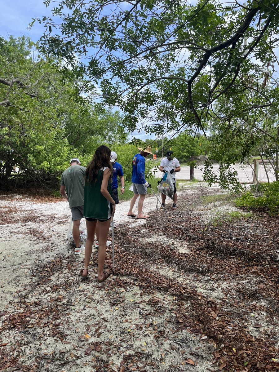 bitcoinbaytpa's tweet photo. We spent the morning helping out @KeepPinellas cleaning up the beaches by the Gandy Bridge.
Just doing our part!
Thank you to everyone who showed up! Lead your community by example!π§‘π§‘π§‘ #bitcoinbay #Bitcoin https://t.co/t0AgMRBLBs