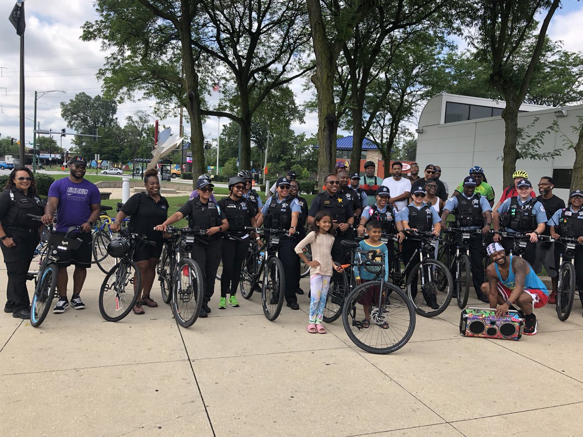 cowchicago's tweet photo. Antonio Response Bike Ride from the 3rd District. https://t.co/DlfQLjJGti