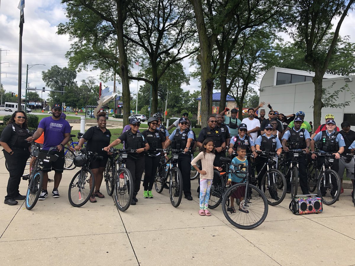 cowchicago's tweet photo. Antonio Response Bike Ride from the 3rd District. https://t.co/DlfQLjJGti