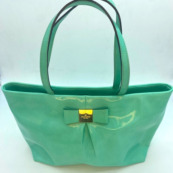 So good I had to share! Check out all the items I'm loving on <a href="/Poshmarkapp/">Poshmark</a> from <a href="/itsthekeyaccess/">Shirley</a> #poshmark #fashion #style #shopmycloset #katespade: posh.mk/sRbdrxspsBb