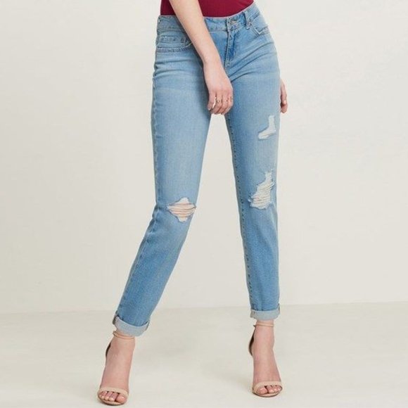 TheBandTeeShop's tweet photo. So good I had to share! Check out all the items I'm loving on @Poshmarkapp #poshmark #fashion #style #shopmycloset #mckinley #levis #dynamite: https://t.co/bOKOEhPsBZ https://t.co/WqZwvuRXmx