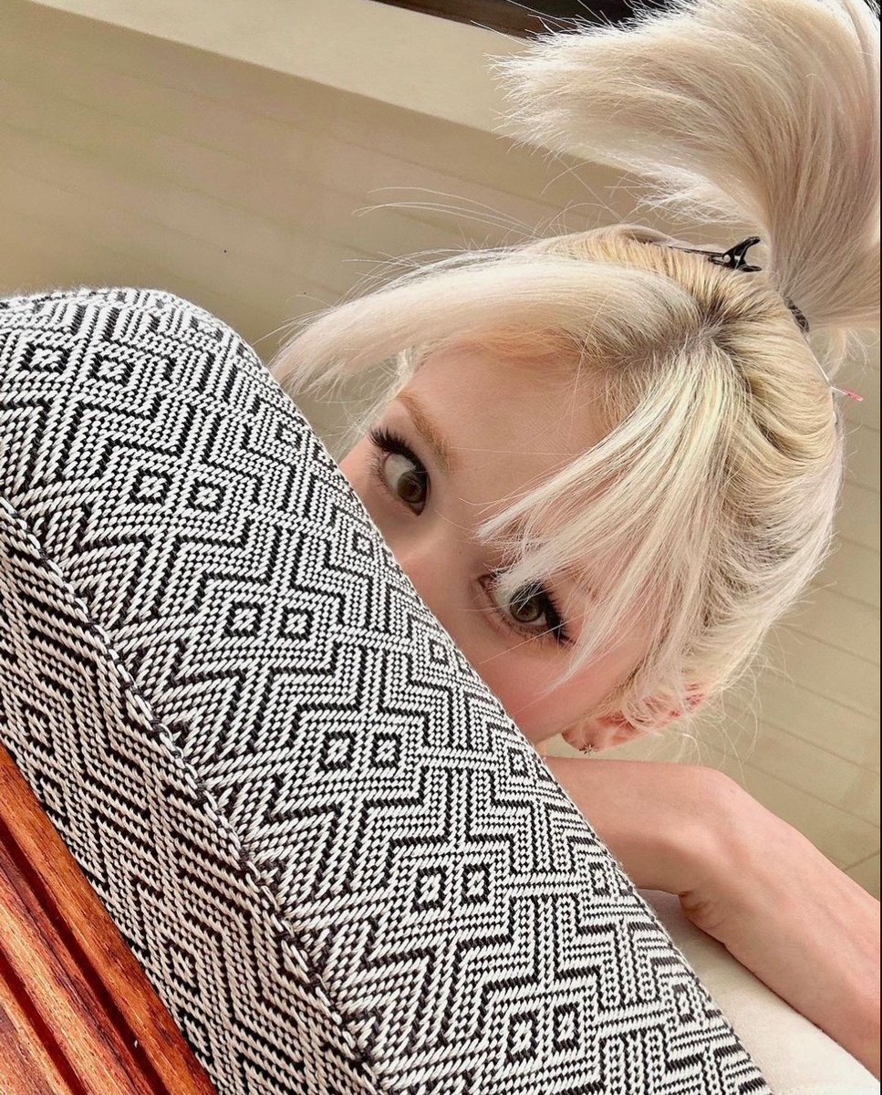 Liptzn's tweet photo. some dump pictures of myself i captured today 😵 https://t.co/dnU8RWcjSL