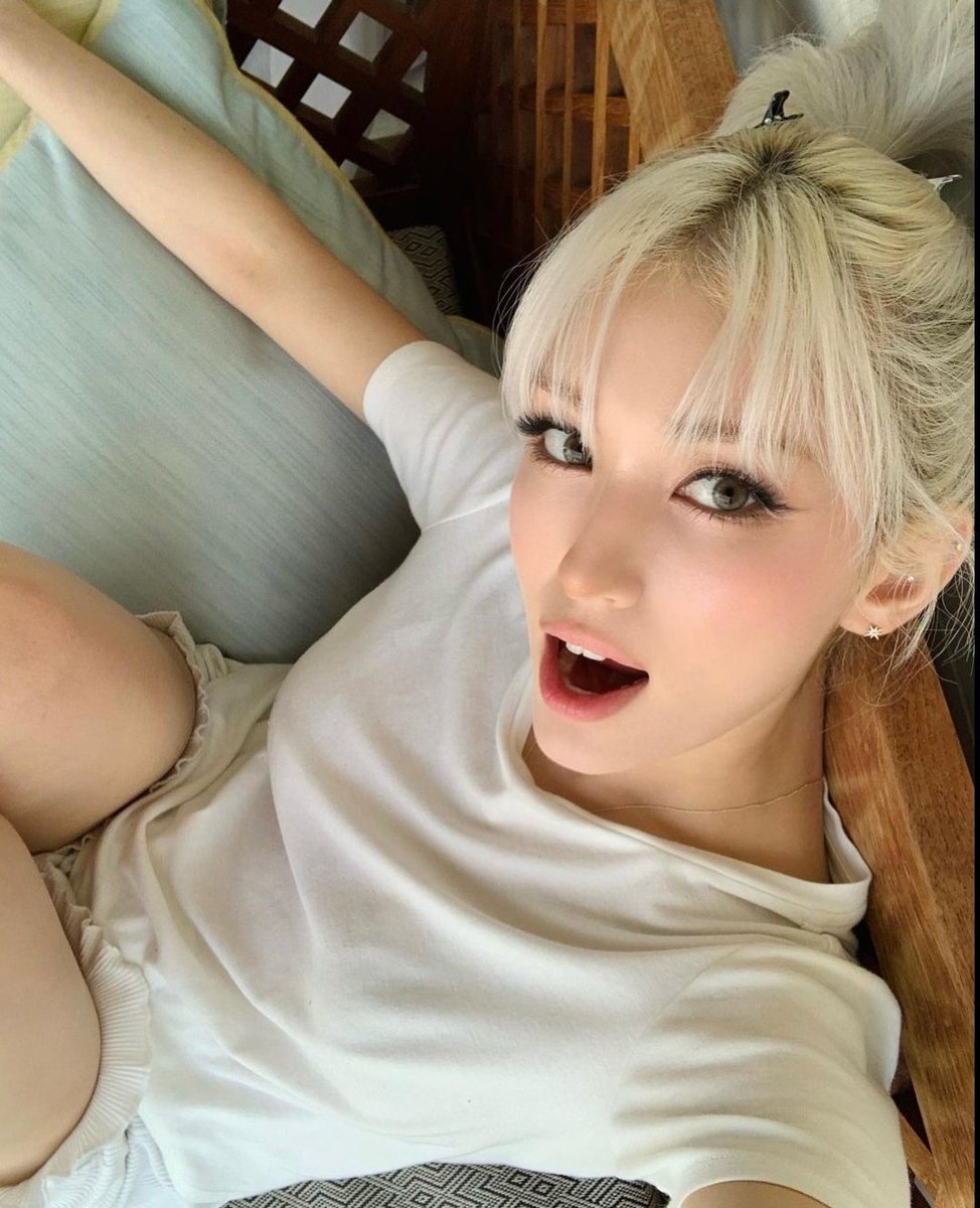 Liptzn's tweet photo. some dump pictures of myself i captured today 😵 https://t.co/dnU8RWcjSL