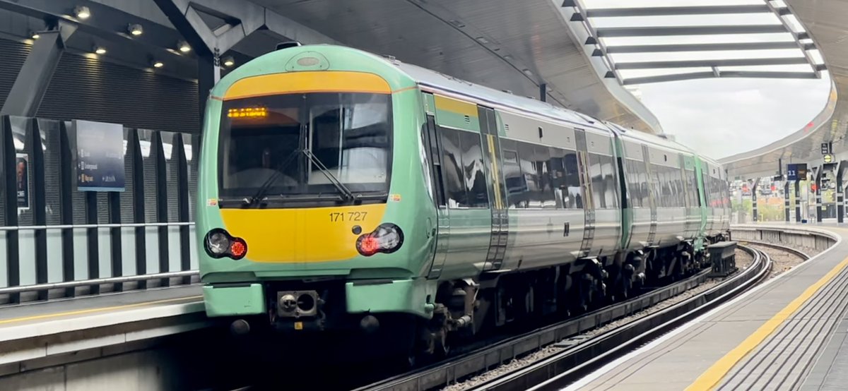 PlatformEdge1's tweet image. London Bridge ✅

One thing to do now and that is to ride on a  ‘CITY MEMEEEE’ down to Cannon Street #Class171 #Class465 #Class700 #Class707