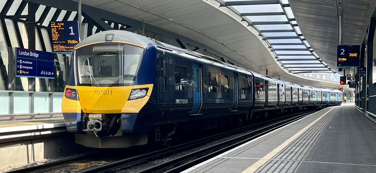 PlatformEdge1's tweet image. London Bridge ✅

One thing to do now and that is to ride on a  ‘CITY MEMEEEE’ down to Cannon Street #Class171 #Class465 #Class700 #Class707