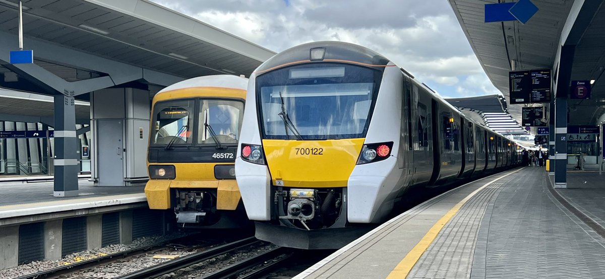 PlatformEdge1's tweet image. London Bridge ✅

One thing to do now and that is to ride on a  ‘CITY MEMEEEE’ down to Cannon Street #Class171 #Class465 #Class700 #Class707