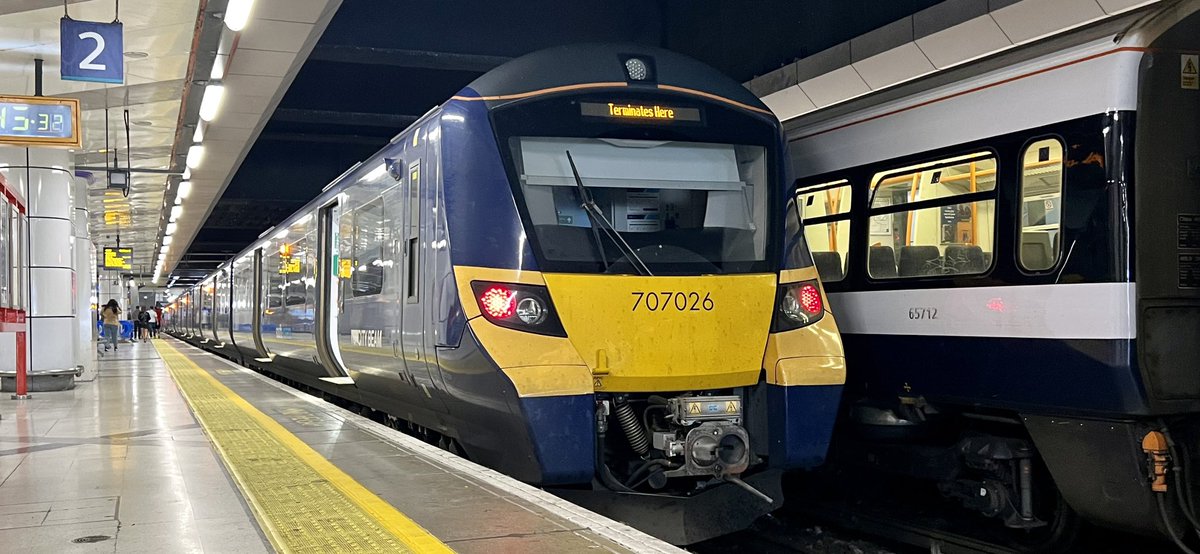PlatformEdge1's tweet image. London Bridge ✅

One thing to do now and that is to ride on a  ‘CITY MEMEEEE’ down to Cannon Street #Class171 #Class465 #Class700 #Class707