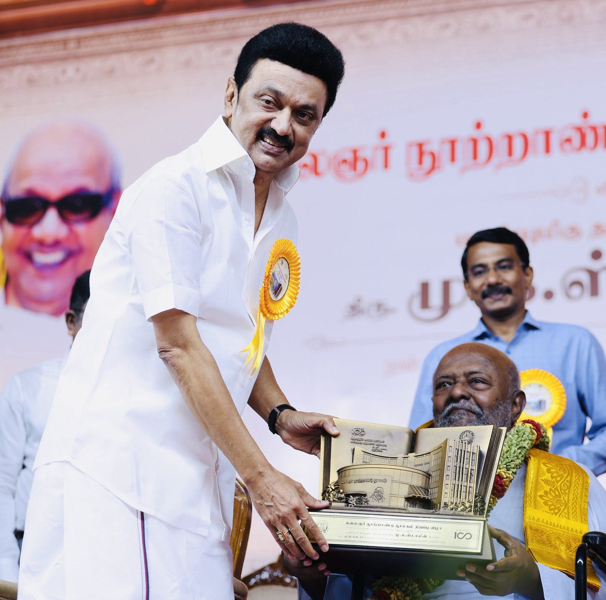 mkstalin's tweet photo. Deeply grateful to @HCLTech Founder Thiru Shiv Nadar and Chairperson Tmt Roshni for gracing the inauguration of #KalaignarCentenaryLibrary in Madurai. Their esteemed presence not only inspired the students but also brought forth cherished memories as Thiru Shiv Nadar fondly recalled his moments with Muthamizharignar Kalaignar. 

@ShivNadarFDN
#கலைஞர்100 #கலைஞர்100நூலகம்