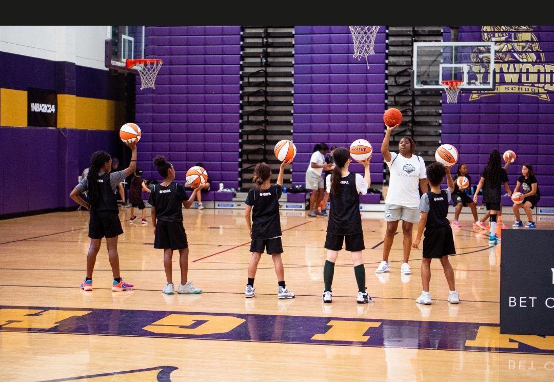 The Inaugural WNBPA All Girls Summer Basketball Camp was an AMAZING experience!! I had the opportunity to work along side of some amazing coaches and international trainers, as well as meet some of the Royalty of the WNBA #BetOnWomen
@TheWNBPA @TheNBPA