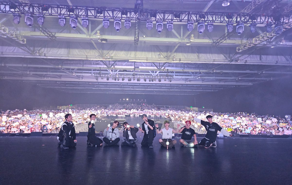 ATEEZofficial's tweet photo. [📷] TODAY ATEEZ
⠀
에이티니와 또 하나의 추억을 써 내려간
THE FELLOWSHIP : BREAK THE WALL IN HONG KONG
오늘도 큰 함성과 응원 고마워요❤‍🔥
⠀
#TODAY_ATEEZ #ATEEZ #에이티즈 https://t.co/NruxiVcTFT