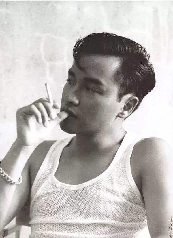 thvjkjkjjk's tweet photo. Taehyung is very smart.

on the picture Leslie Cheung.

he publicly declared his homosexuality in 1997 (during one of his concerts) after photos of him and his companion were published in the tabloids
#TAEHYUNG https://t.co/XPC92iJdyv