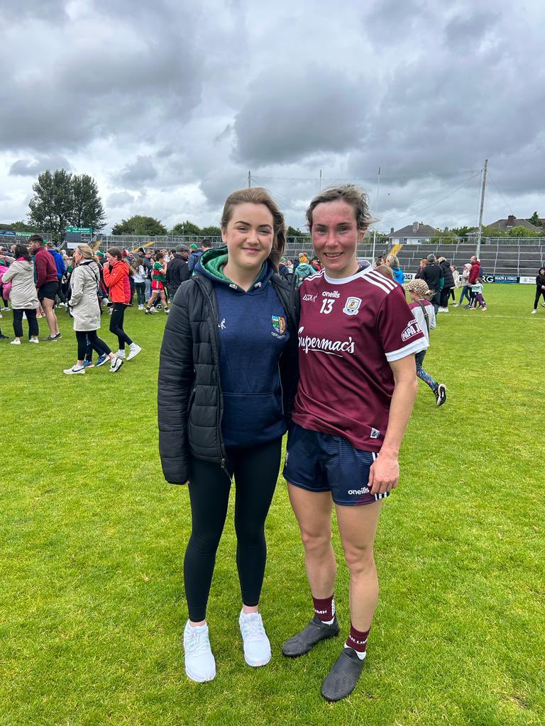 _GirlsInTheGame's tweet photo. Great to meet Tracey Leonard and Sinéad Cafferky after the game today in Pearse Stadium. Good luck good luck to @Mayo_LGFA in the semi finals. @LadiesFootball @GalwayLgfa @NFTE @hermoves_ie @SportTG4 https://t.co/t9utpVmjbU