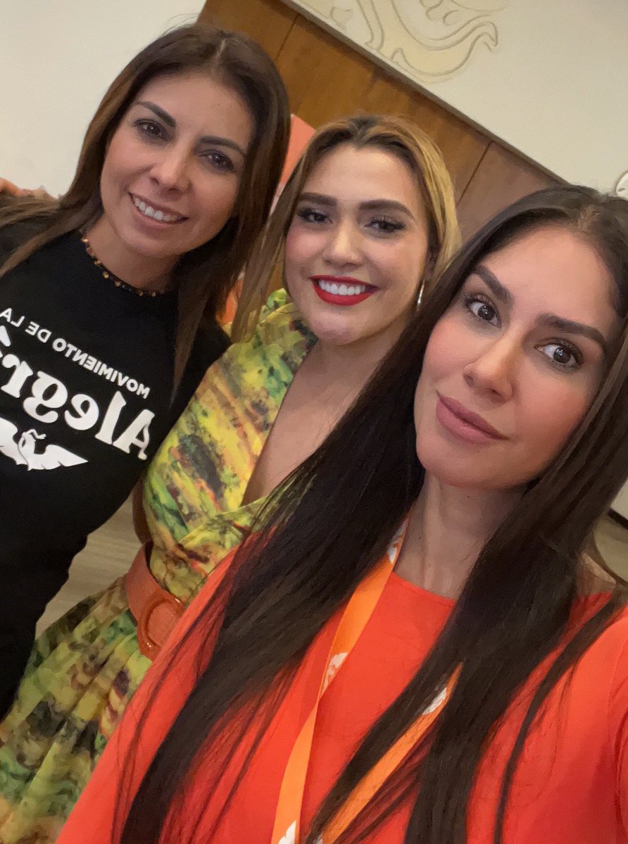 SophieYunes's tweet photo. Así vivimos la sesión de la Coordinadora nacional de movimiento ciudadano 🍊 https://t.co/3wabQQxquO
