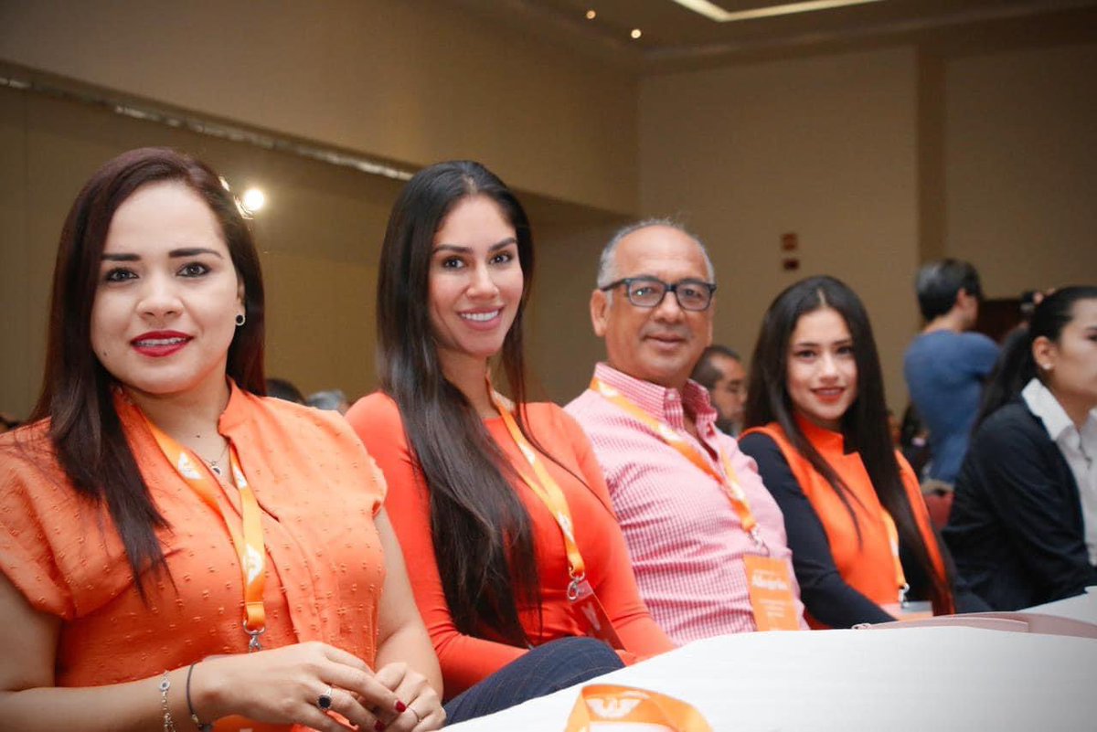 SophieYunes's tweet photo. Así vivimos la sesión de la Coordinadora nacional de movimiento ciudadano 🍊 https://t.co/3wabQQxquO