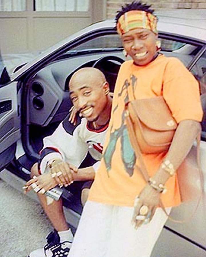 Chroniques225's tweet photo. • Il y a très exactement 28 ans aujourd'hui, Tupac enregistrait "Dear Mama", une chanson en hommage à sa mère Afeni Shakur qui deviendra l'hymne pour toutes les mamans du ghetto https://t.co/Bl7gLDJJs1