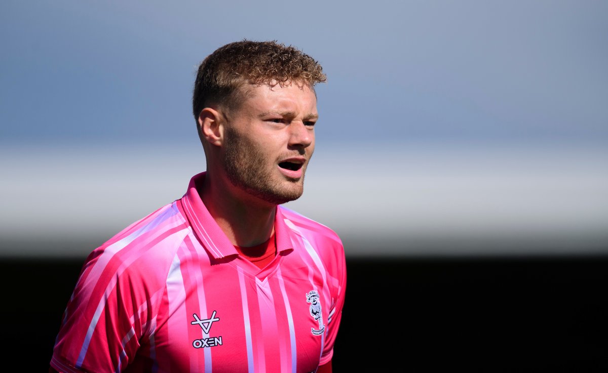 LincolnCity_FC's tweet photo. πββοΈ Pretty in pink.
73' | β΅οΈ 0-5 βͺοΈ | #BOSLIN https://t.co/orz02cPMRL