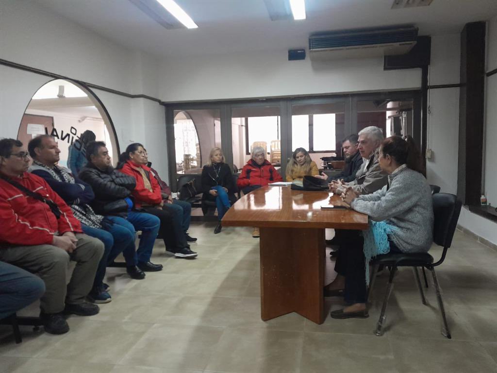 Dip_Gutierrez's tweet photo. ¡Excelente encuentro con el vecinalismo de Río Cuarto!

Acordamos seguir impulsando proyectos de infraestructura y desarrollar programas que tienen al vecinalismo como protagonista. 

Recordamos que el vecinalismo riocuartense es pionero y una organización única a nivel nacional. https://t.co/sYiBqnedxw