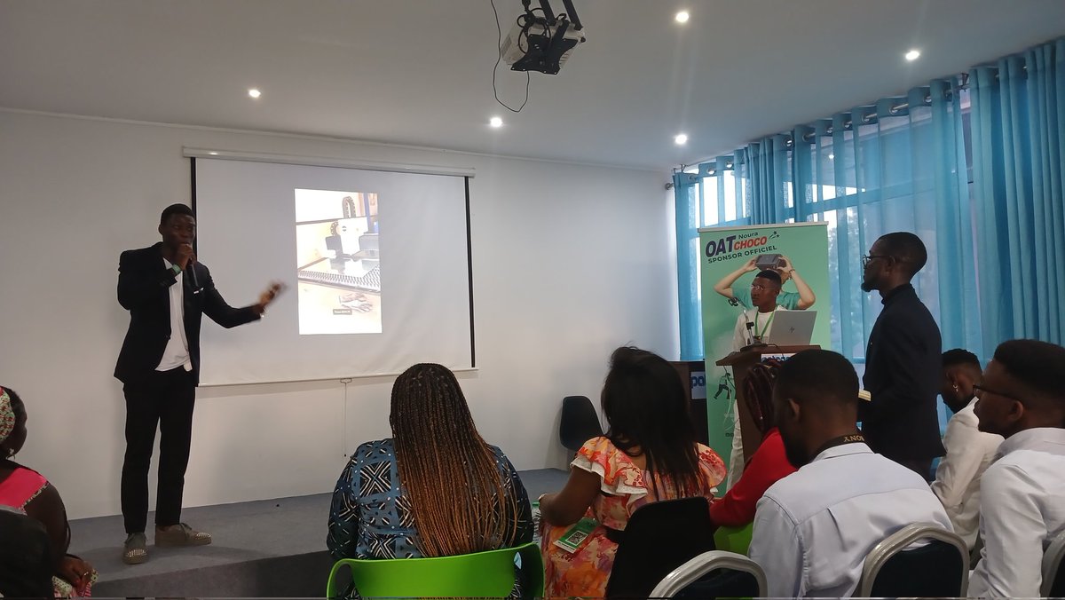 MinetteLontsie's tweet photo. Phase de pitch. #PitchHour Depuis une heure et demie, une dizaine de founders se succรฉdent pour prรฉsenter leur entreprise et idรฉes aux investisseurs et au jury prรฉsidรฉ par L'honorable Nourane Foster. #PushEvent https://t.co/YZFFkY3Kr3