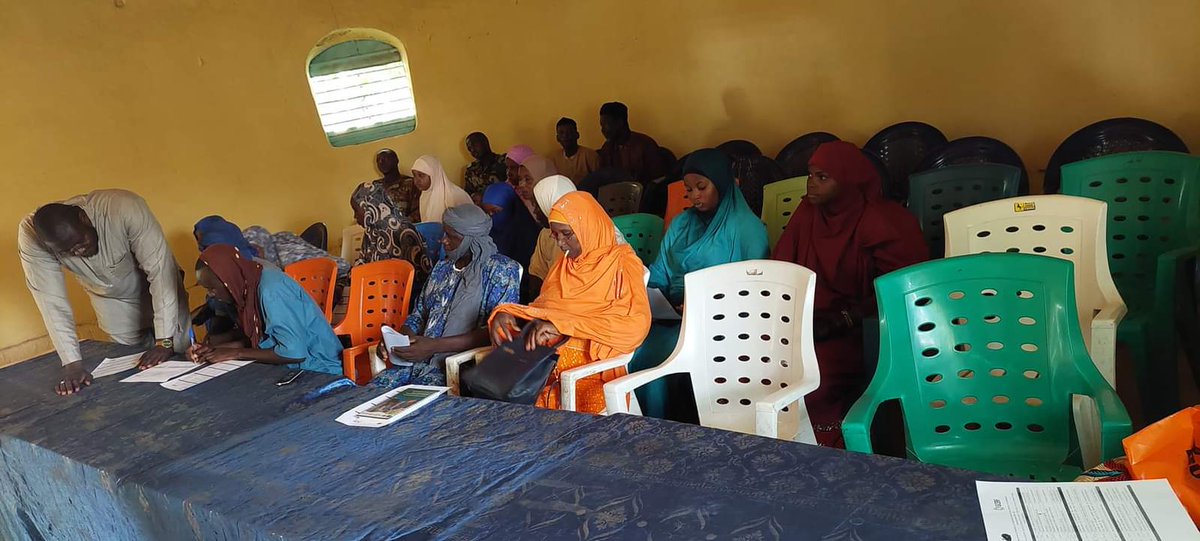 OMojedec's tweet photo. Dans le cadre du #PEV_RC, le #consortium #MOJEDEC, #GADER, #CCAJ/Ty et #6_OSC locales des jeunes/femmes a organisé à #Ayorou 22/06/23, un atelier multi-acteurs d'identificat@ des messages sensibles poussant les jeunes/femmes vers l'Extrémisme Violent sur financement de #GCERF. https://t.co/ldYColS4TH
