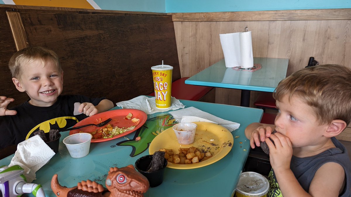 Trassin's tweet image. @fuzzystacoshop First trip ever to #FuzzysTacoShop for these two! #FuzzysTacos #fuzzys