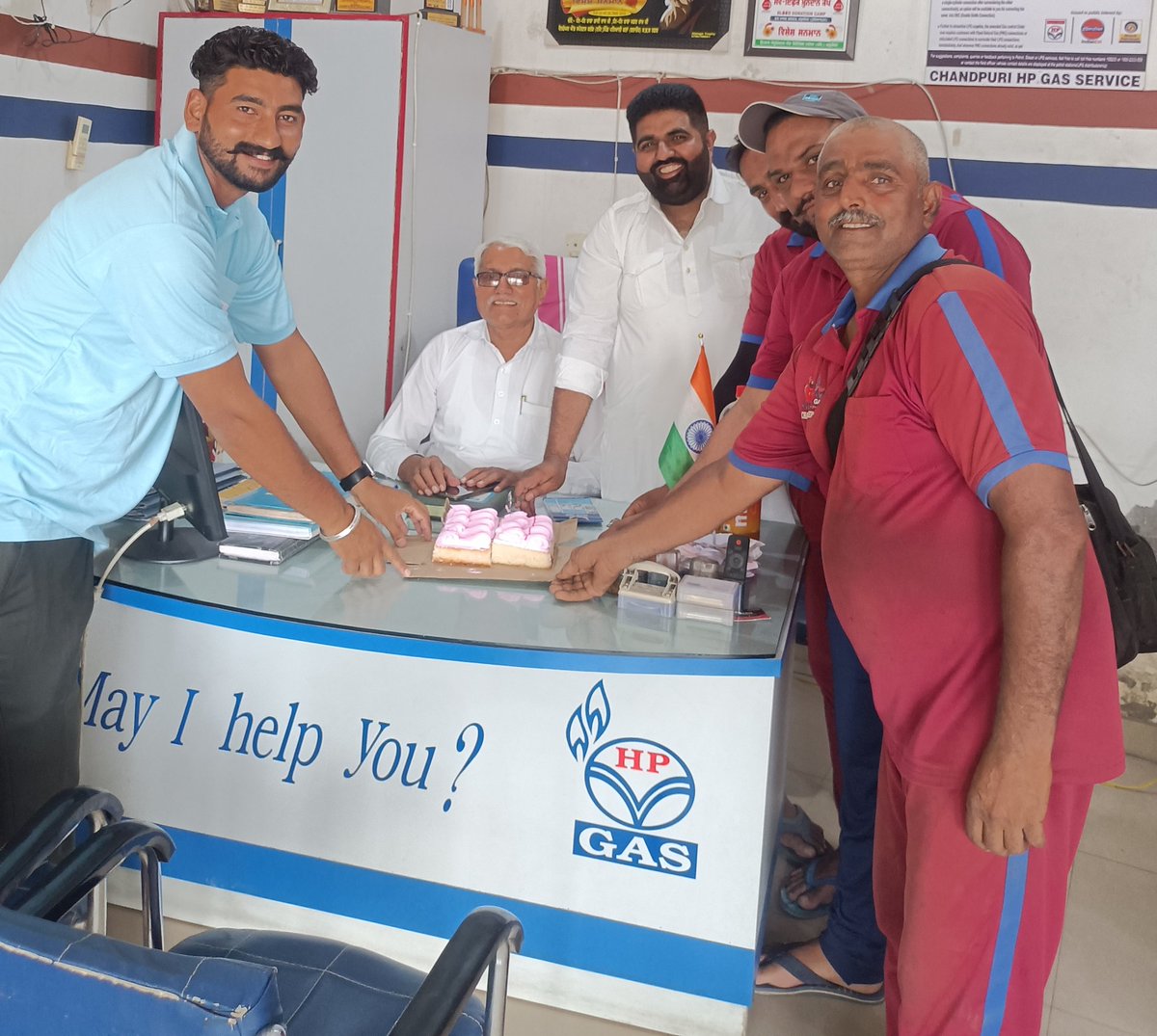 ChandpuriG's tweet photo. Chandpuri Hp Gas Service is celebrating 49th anniversary of HPCL at thier office with staff members and delivery assistants with great pump and show. Sweets were also distributed along with. #49सालबेमिसाल @HPCL @HpclHspr @NwzLpg @Dharmendra_1967 @HPGAS11 @sauravkaura99 https://t.co/TzuIqKcBA0